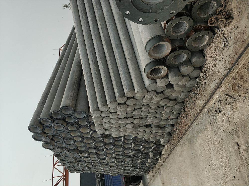 水泥電桿到處可見(jiàn)，而且也知道它是中空的，但是就是沒(méi)有想過(guò)它是如何生產(chǎn)出來(lái)的